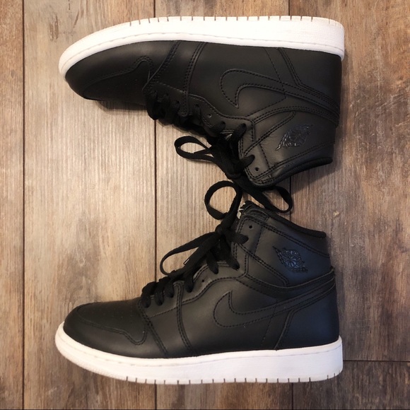 ⚫️⚪️ Jordan 1 - Cyber Monday | Size: 6 - Picture 2 of 8